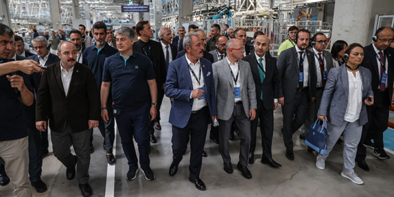 TBMM Sanayi Komisyonu, Togg Teknoloji Kampüsü'nde teknik inceleme gezisi ve test sürüşüne katıldı