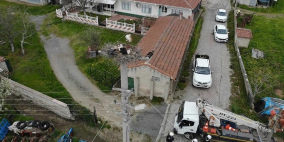 Trakya'da göçmen kuşların akıma kapılmaması için elektrik direklerine özel platformlar kuruldu
