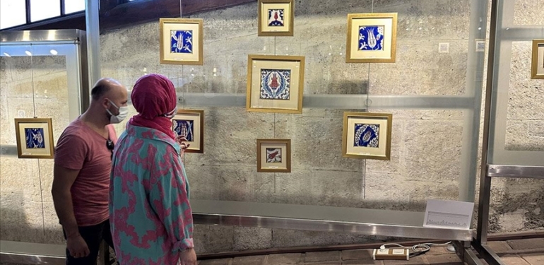 quotLalezarquot-adli-cini-sergisi-ITO-Yeni-Camii-Hunkar-Kasri039nda-acildi.jpg