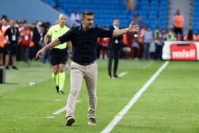 Trabzonspor-teknik-direktor-Bjelica-ile-ic-sahada-sorun-yasamiyor.jpg