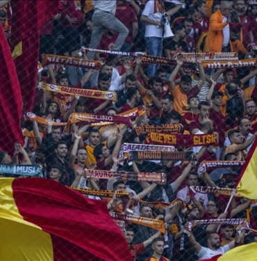 Turk-sporunun-sari-kirmizili-cinari-Galatasaray-118-yasinda.jpg